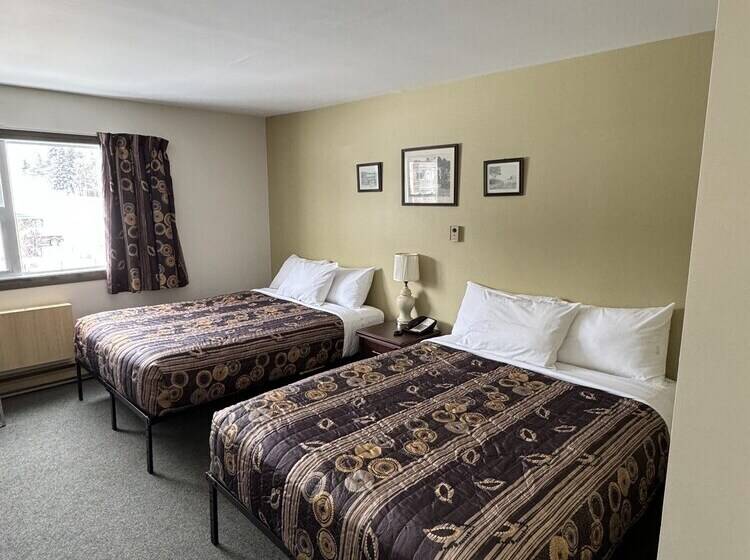 בית מלון כפרי Minnedosa Inn