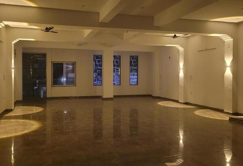 בית מלון כפרי Neelkanth Prime Retreat, Kekri