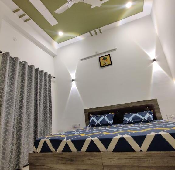 בית מלון כפרי Neelkanth Prime Retreat, Kekri