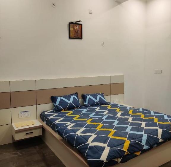 בית מלון כפרי Neelkanth Prime Retreat, Kekri