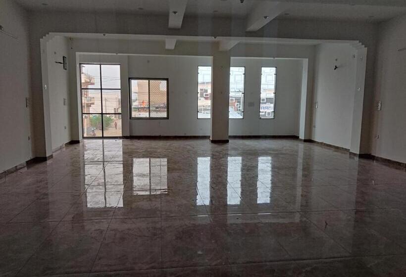 בית מלון כפרי Neelkanth Prime Retreat, Kekri