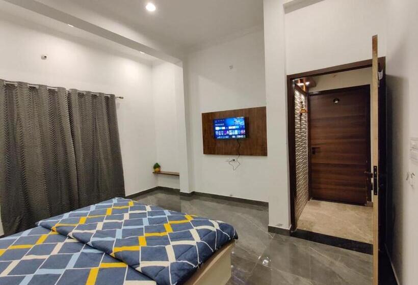 בית מלון כפרי Neelkanth Prime Retreat, Kekri