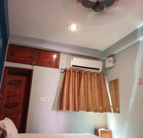 ホテル Shiv Niketan Guest House 200mtr From Shri Ram Mandir