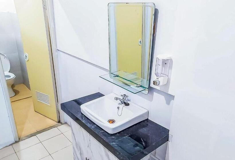 ホテル Shooting Star Hostel Kuta Redpartner Mixed Dormitory