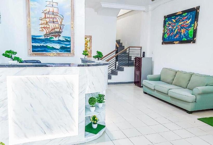 ホテル Shooting Star Hostel Kuta Redpartner Mixed Dormitory