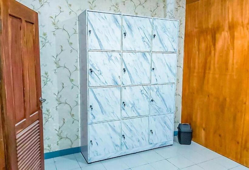 ホテル Shooting Star Hostel Kuta Redpartner Mixed Dormitory