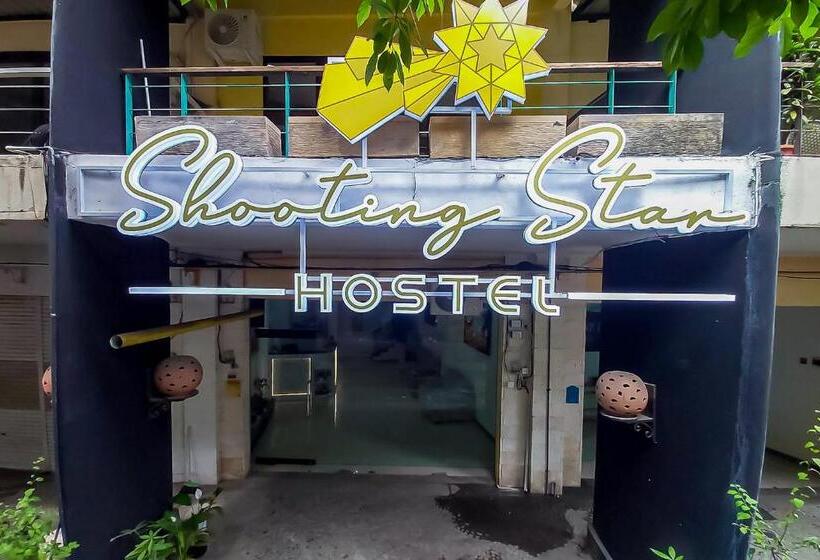 ホテル Shooting Star Hostel Kuta Redpartner Mixed Dormitory