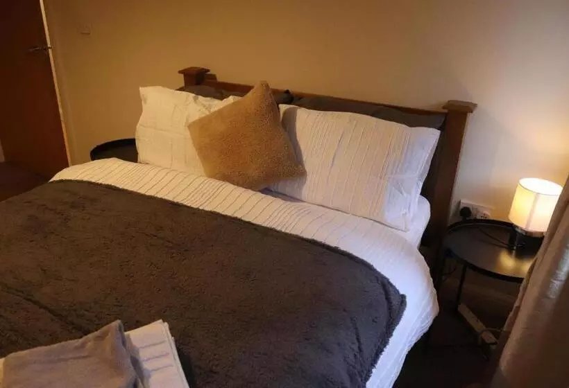 Majatalo Affordable Double Room In Central London Near Elephant And Castle Station