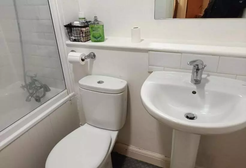 Majatalo Affordable Double Room In Central London Near Elephant And Castle Station