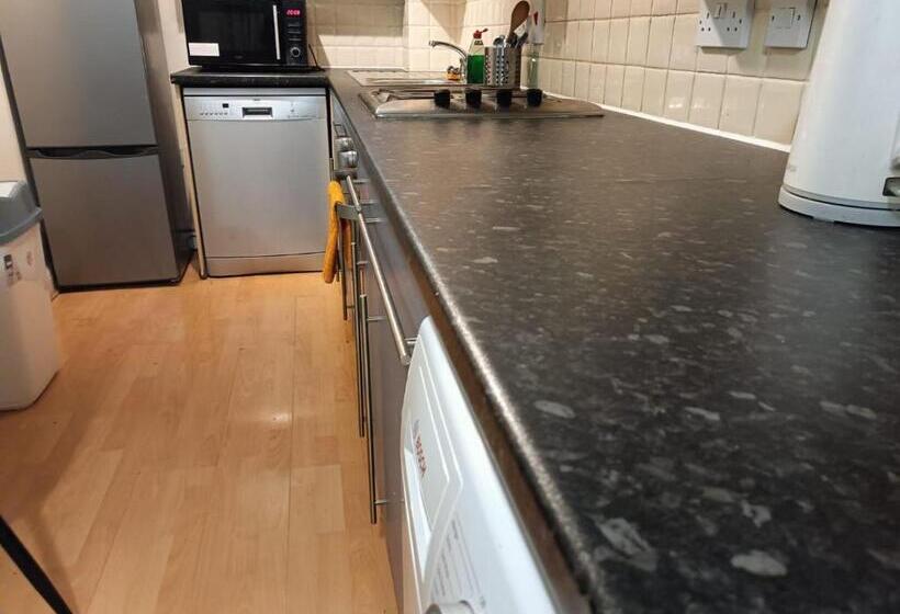 پانسیون Affordable Double Room In Central London Near Elephant And Castle Station