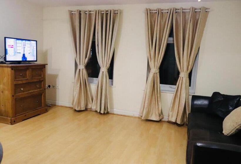 پانسیون Affordable Double Room In Central London Near Elephant And Castle Station