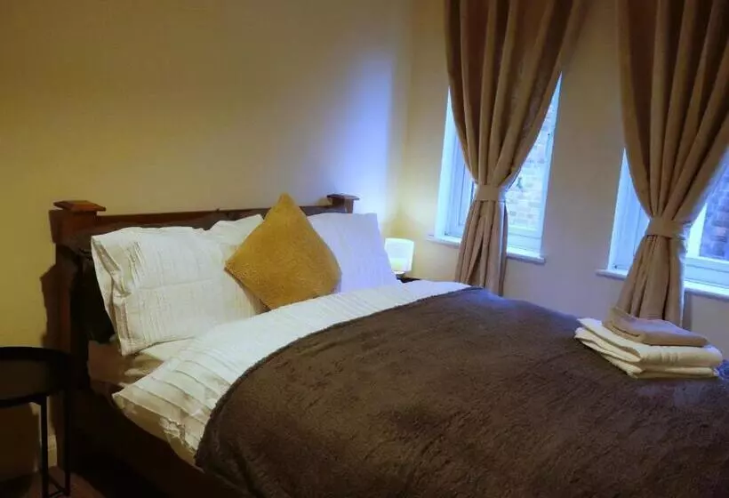 Majatalo Affordable Double Room In Central London Near Elephant And Castle Station
