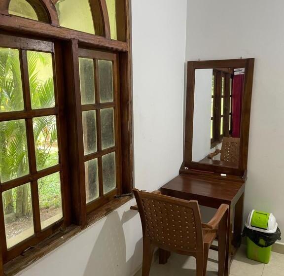 Pensão Bhawana Canal View Resort