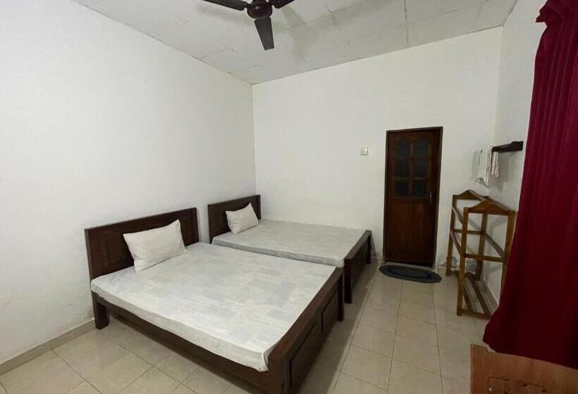 Pensão Bhawana Canal View Resort