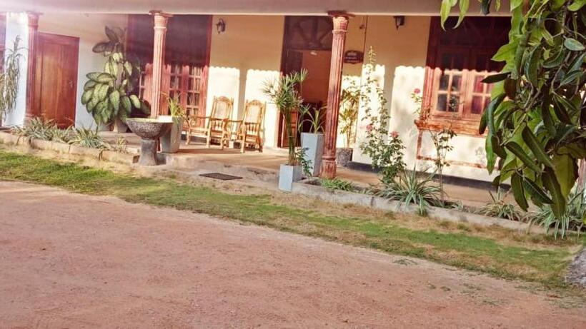 Pensão Bhawana Canal View Resort