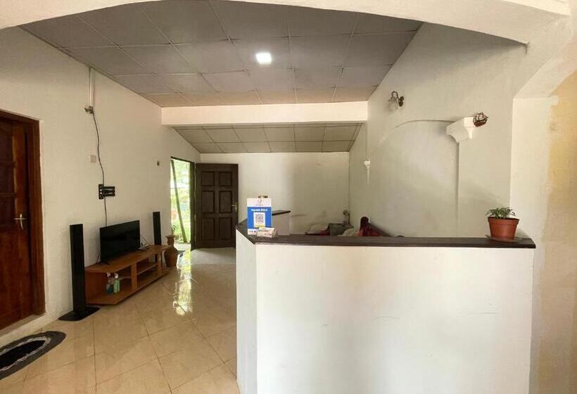 Pensão Bhawana Canal View Resort