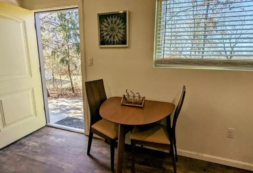 Majatalo Bigfoot Hideout