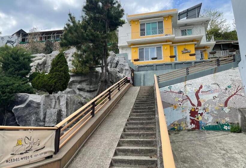 پانسیون Moonlight Hill Guesthouse