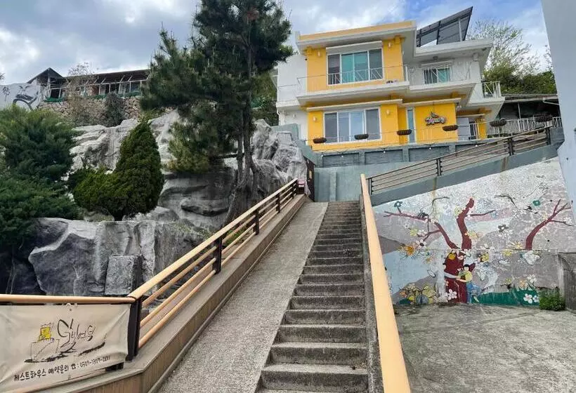 Majatalo Moonlight Hill Guesthouse