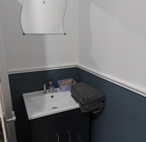 膳宿费 The Corner House Longford Town