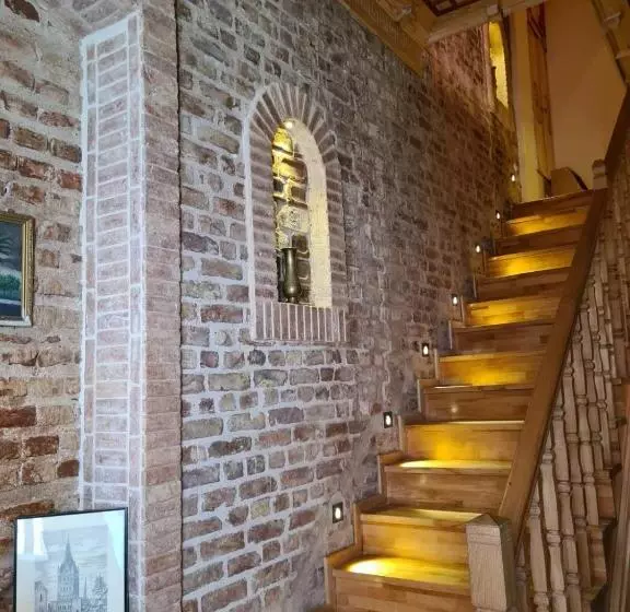 هتل Antique Pearl