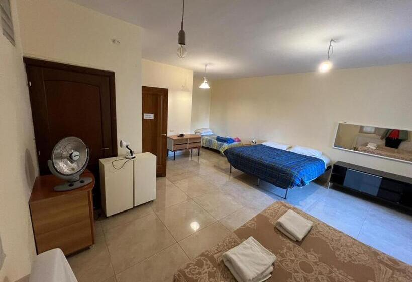 تختخواب و صبحانه Matera Room