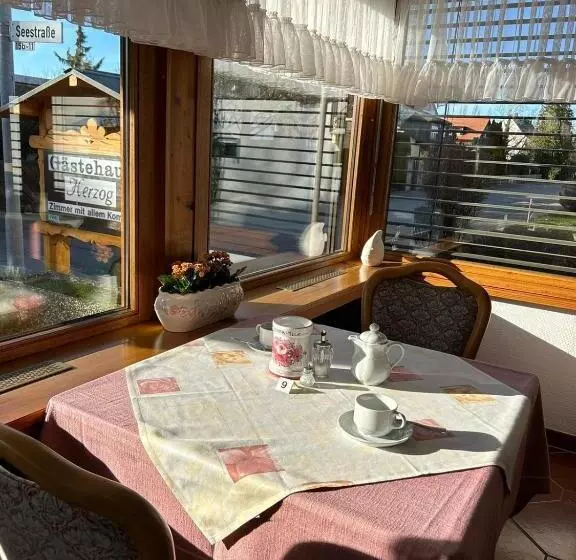 Hotelli Gästehaus Herzog