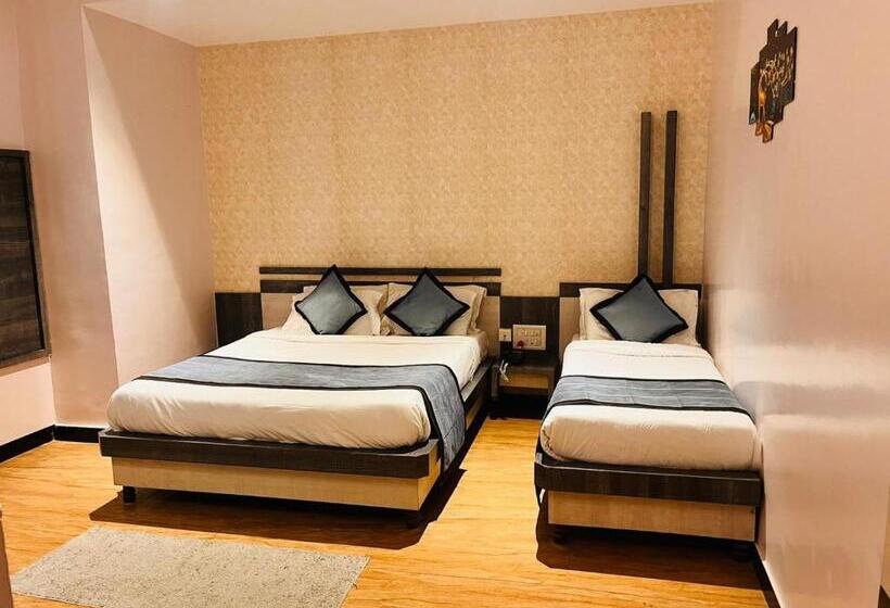 Hotel Kiara Eshosans Palace