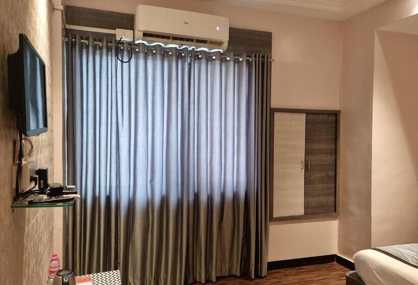 Hotel Kiara Eshosans Palace