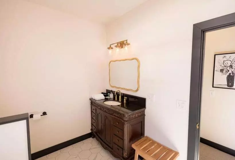 Hotelli Speakeasy King Suite