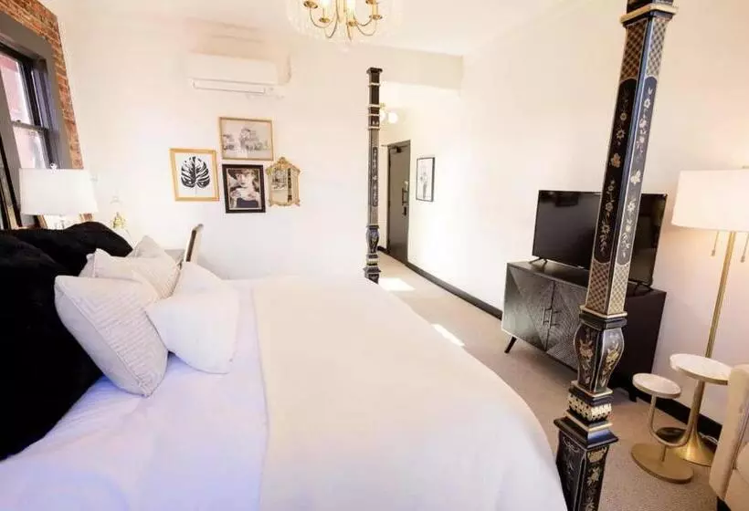 Hotelli Speakeasy King Suite