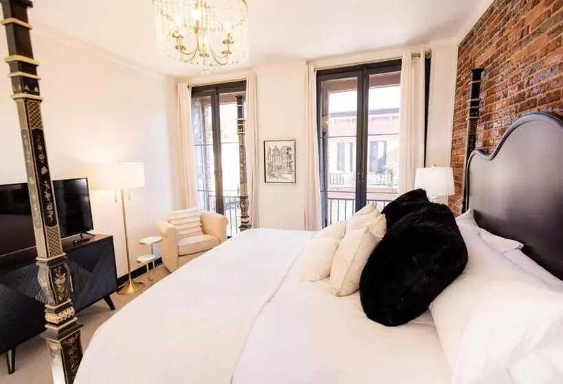 Hotelli Speakeasy King Suite