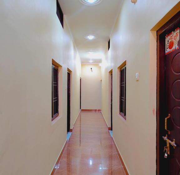 Hotel The Akash Guest House 15 Min Walking From Ram Janam Bhumi