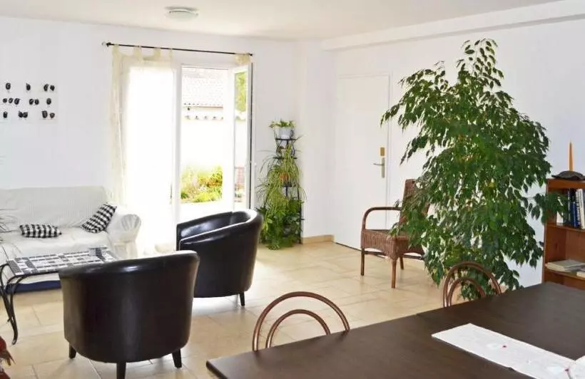 ペンション Chambre Avec Salle De Bain Privative Comme à L Hôtel Et Salon Cuisine à Partager Avec Les 4 Autres L