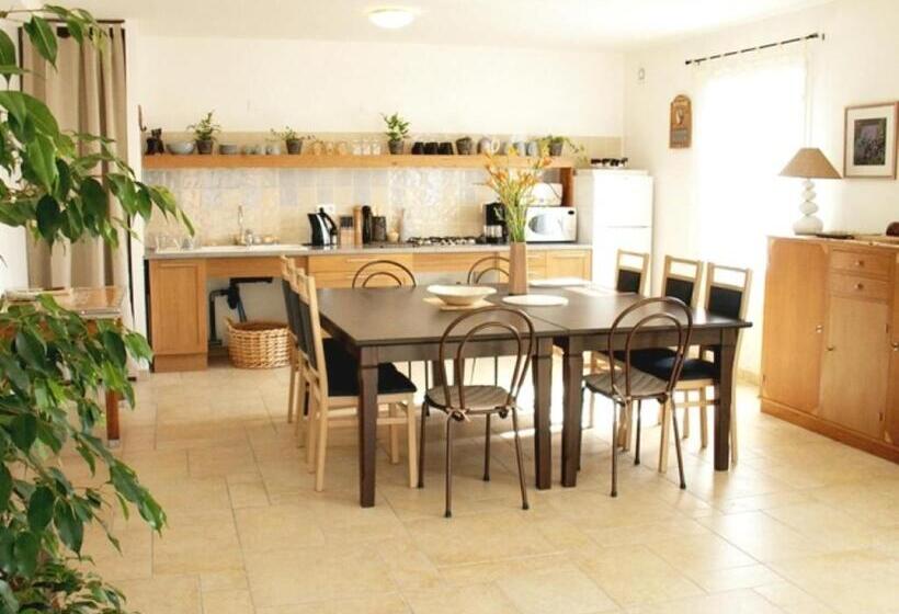 פנסיון Chambre Avec Salle De Bain Privative Comme à L Hôtel Et Salon Cuisine à Partager Avec Les 4 Autres L