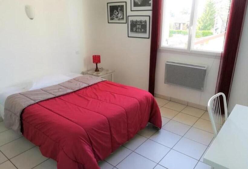 פנסיון Chambre Avec Salle De Bain Privative Comme à L Hôtel Et Salon Cuisine à Partager Avec Les 4 Autres L