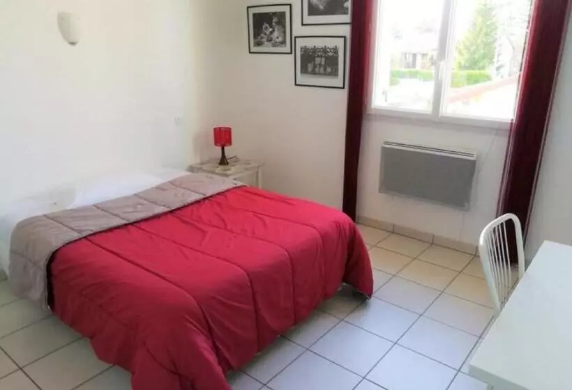ペンション Chambre Avec Salle De Bain Privative Comme à L Hôtel Et Salon Cuisine à Partager Avec Les 4 Autres L