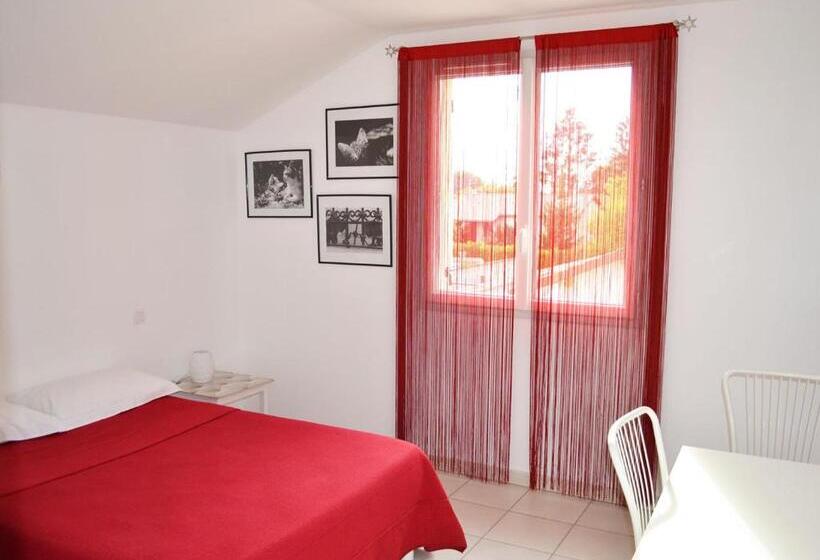 פנסיון Chambre Avec Salle De Bain Privative Comme à L Hôtel Et Salon Cuisine à Partager Avec Les 4 Autres L