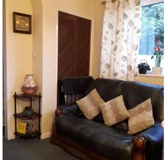 Majatalo Private Annex, Little Flat, Private Entrance