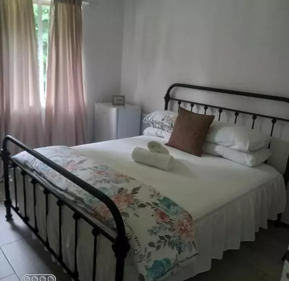پانسیون Secret Guest House