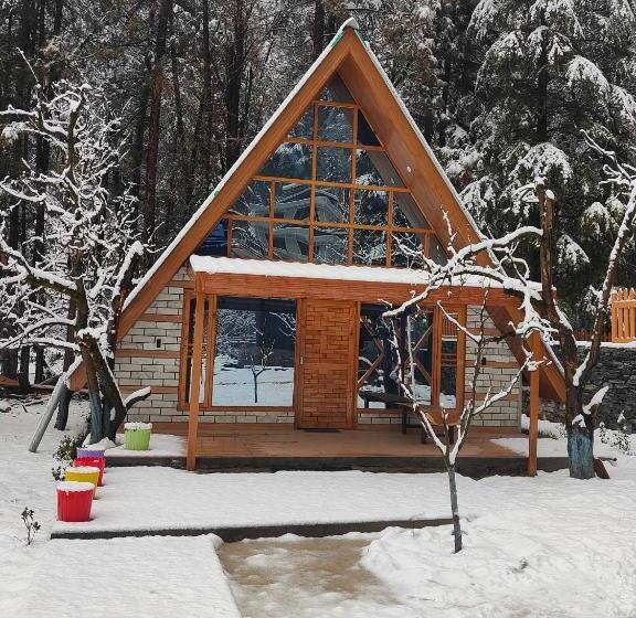 هتل Avalanche Cottages