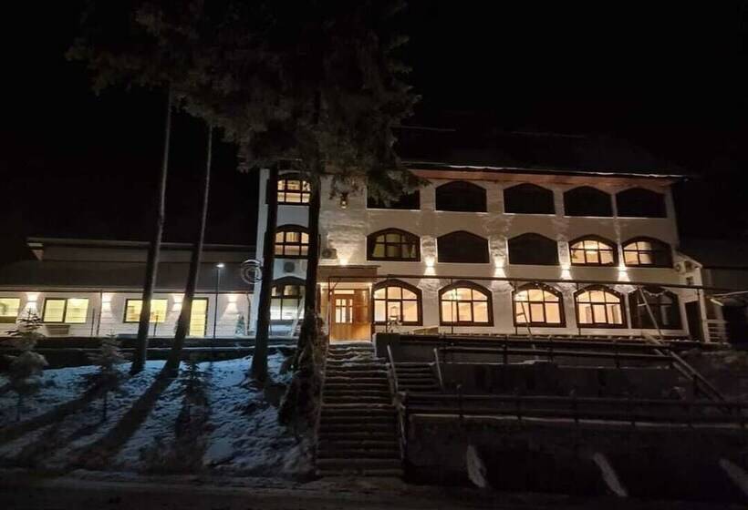 ホテル Cerbul Chalét Accommodation & Wellness