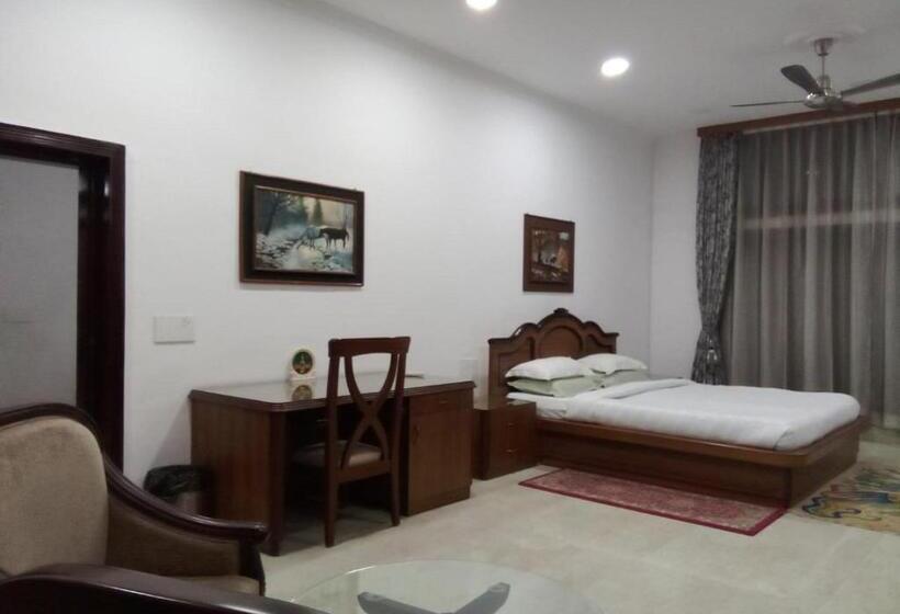 בית מלון כפרי Chet Residency Namsai