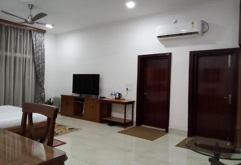 בית מלון כפרי Chet Residency Namsai