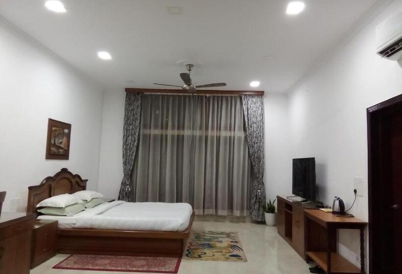 בית מלון כפרי Chet Residency Namsai