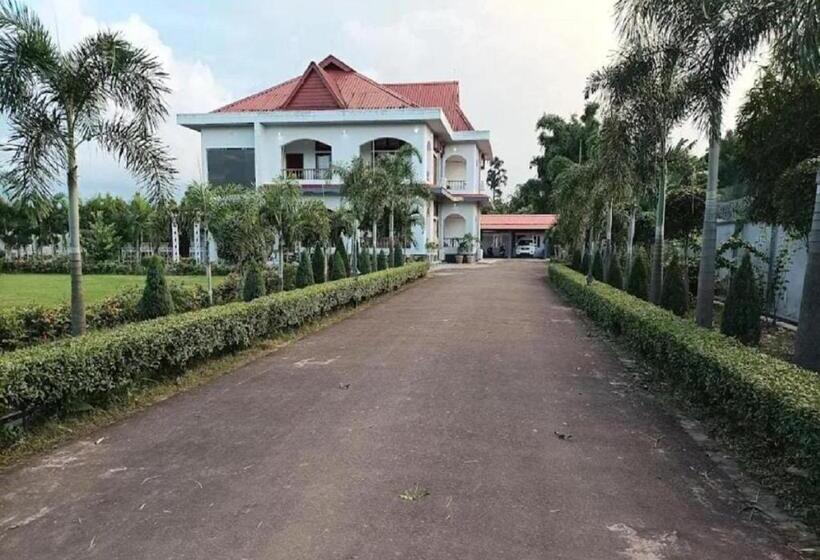 בית מלון כפרי Chet Residency Namsai