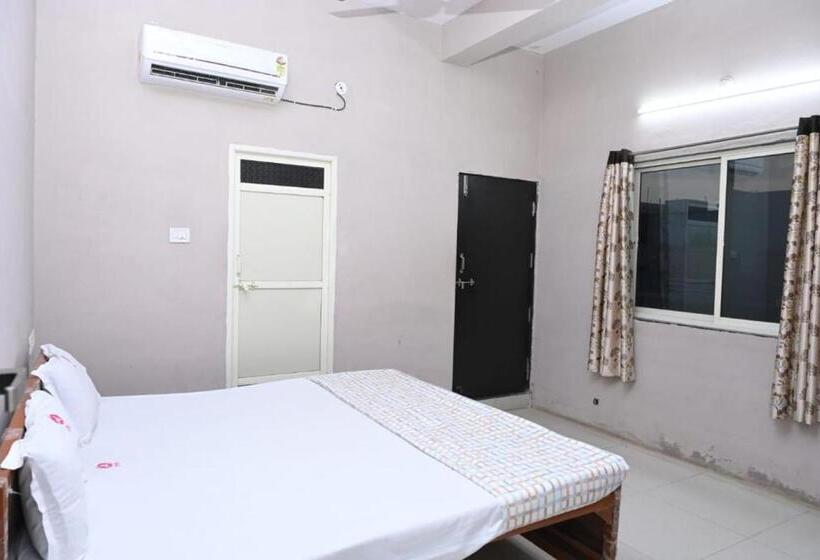 ホテル Swastik Palace