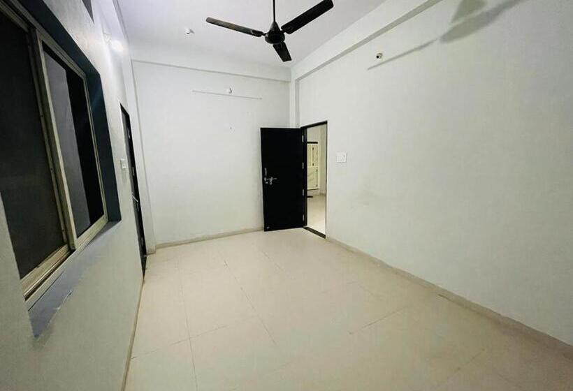 ホテル Swastik Palace