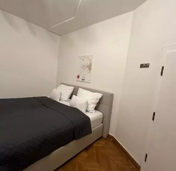 پانسیون Datri Petite Suite 1   3