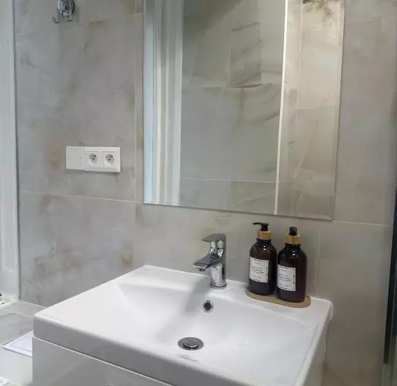 پانسیون Datri Petite Suite 1   3